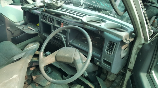 ขายหัว โตโยต้า ไดน่า การ์ตูน 2  ใบปัด