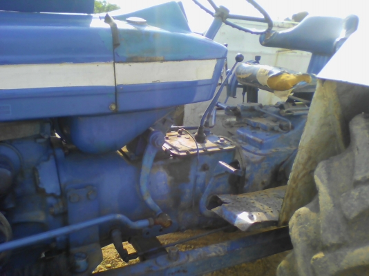 ขายรถไถฟอรด็5000  รุ่น68สวยเดิมราไม่แพงมีทะเบียน0810076640