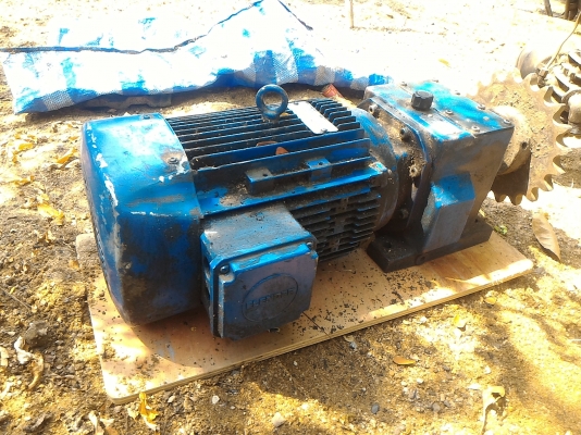 มอเตอร์เกียร์ทด FLENDER HIMMEL ขนาด 5.5 แรงม้า ของเยรมัน ทดแล้วหมุนที่  95 รอบต่อนาที แรงบิดเยอะขับโหลดได้เป็นตันๆ