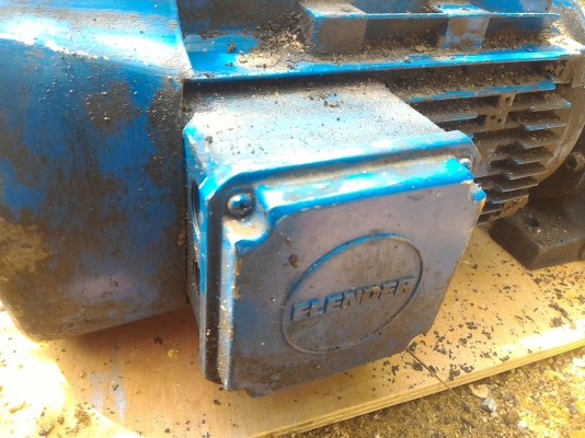 มอเตอร์เกียร์ทด FLENDER HIMMEL ขนาด 5.5 แรงม้า ของเยรมัน ทดแล้วหมุนที่  95 รอบต่อนาที แรงบิดเยอะขับโหลดได้เป็นตันๆ