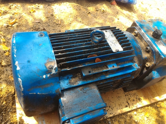 มอเตอร์เกียร์ทด FLENDER HIMMEL ขนาด 5.5 แรงม้า ของเยรมัน ทดแล้วหมุนที่  95 รอบต่อนาที แรงบิดเยอะขับโหลดได้เป็นตันๆ