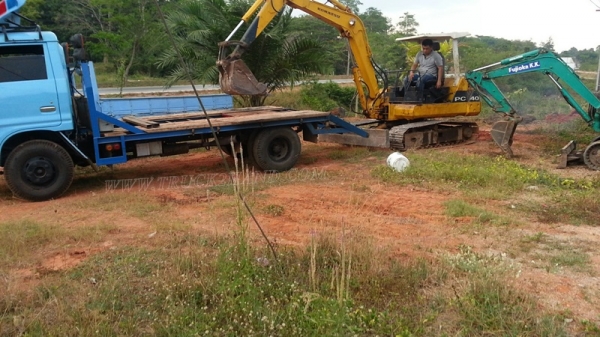 รถเทเลอร์ท้ายเป็ด ยี่ห้ออีซูซุ รุ่นKT26 พวงมาลัยเพาเวอร์ ยางสภาพดีดอกเต็ม รถเทเลอร์ท้ายเป็ด ยี่ห้ออีซูซุ รุ่นKT26 พวงมาลัยเพาเวอร์ ยางสภาพดีดอกเต็ม