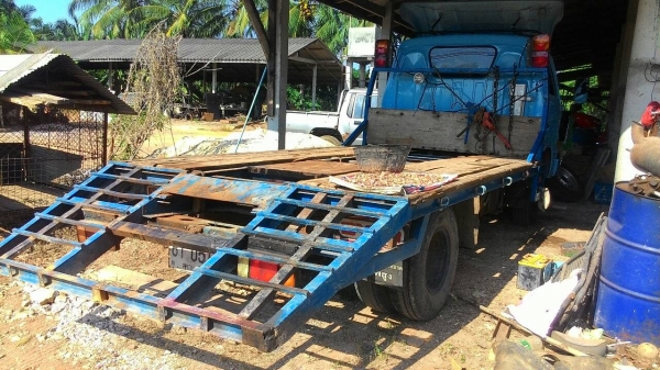 รถเทเลอร์ท้ายเป็ด ยี่ห้ออีซูซุ รุ่นKT26 พวงมาลัยเพาเวอร์ ยางสภาพดีดอกเต็ม รถเทเลอร์ท้ายเป็ด ยี่ห้ออีซูซุ รุ่นKT26 พวงมาลัยเพาเวอร์ ยางสภาพดีดอกเต็ม