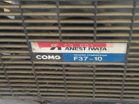 (แบบที่หนึ่ง)ปั๊มลมพร้อมถัง ยี่ห้อ IWATA จากญี่ปุ่น แบบสองสูบOil - Free ให้พร้อมมอเตอร์ขับขนาด 3.5 KW. ( 5 แรงม้า)