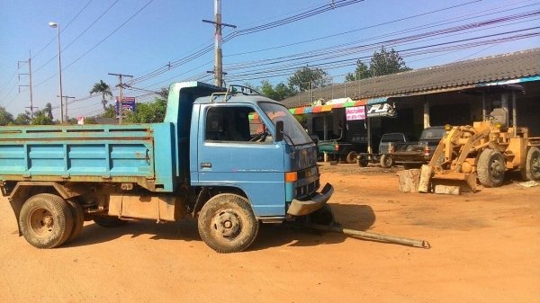 รถดั๊มอีซูซุ NPR จดทะเบียน 2543 รหัสแซซซี NPR58G ทะเบียนจดลักษณะ " ยกได้มีข้างเสริม "