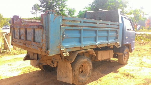 รถดั๊มอีซูซุ NPR จดทะเบียน 2543 รหัสแซซซี NPR58G ทะเบียนจดลักษณะ " ยกได้มีข้างเสริม "