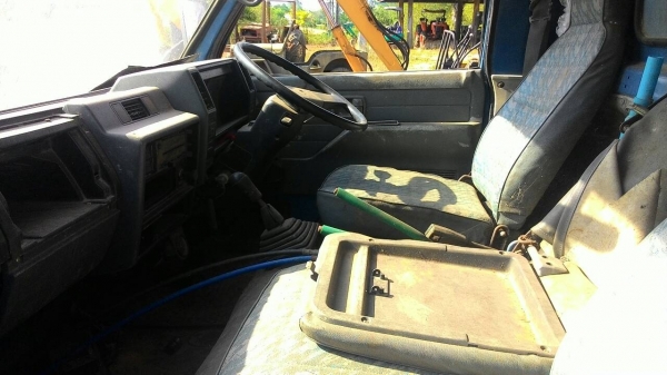 รถดั๊มอีซูซุ NPR จดทะเบียน 2543 รหัสแซซซี NPR58G ทะเบียนจดลักษณะ " ยกได้มีข้างเสริม "