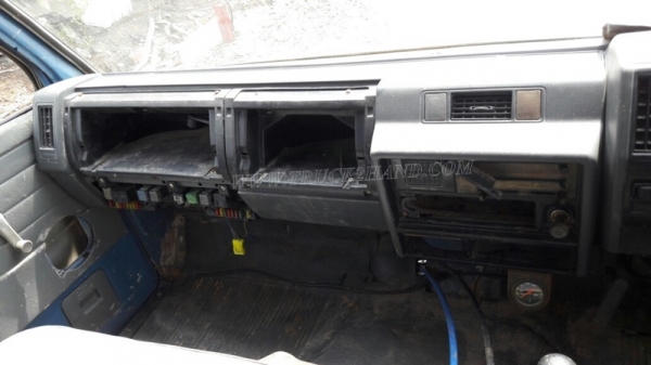 รถดั๊มอีซูซุ NPR จดทะเบียน 2543 รหัสแซซซี NPR58G ทะเบียนจดลักษณะ " ยกได้มีข้างเสริม "