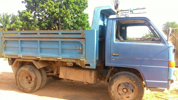 รถดั๊มอีซูซุ NPR จดทะเบียน 2543 รหัสแซซซี NPR58G ทะเบียนจดลักษณะ " ยกได้มีข้างเสริม "