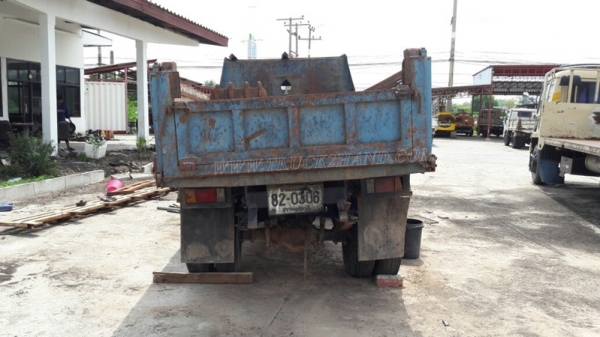 รถดั๊มอีซูซุ NPR จดทะเบียน 2543 รหัสแซซซี NPR58G ทะเบียนจดลักษณะ " ยกได้มีข้างเสริม "