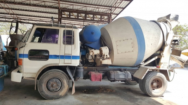 ขาย รถโม่ปูนแบบโซ่ 4 คิว HINO KL300 เครื่อง EC100 145 แรงม้า คัสซีสวยตลอดเส้น วางหัว F18 ทะเบียนครบ รถใช้งานอยู่เป็นประจำ ราคาต่อรองได้ ขาย รถโม่ปูนแบบโซ่ 4 คิว HINO KL300 เครื่อง EC100 145 แรงม้า คัสซีสวยตลอดเส้น วางหัว F18 ทะเบียนครบ รถใช้งานอยู่เป็นประจำ ราคาต่อรองได้