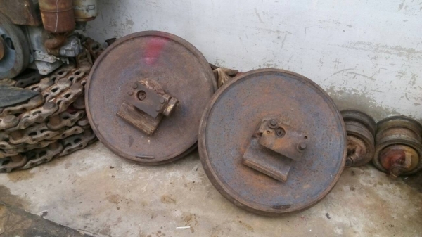 ขายล้อนำ รถแทรกเตอร์ D-4 สภาพสวย สันหนา ขายไม่แพงครับ