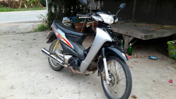 ขายรถมอเตอร์ไซต์เวฟ100 จดทะเบียรปี49 สภาพสวย ทะเบียนเต็ม