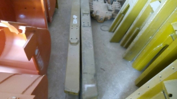 ขายเฟรมล่างรถแทรกเตอร์ โคมัสสุ   D-20 รุ่น 3-5-6. ของใหม่ขายไม่แพง