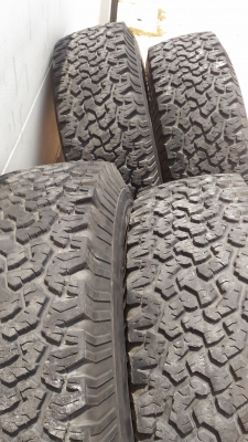 ขายยาง bf ko 265x75r16 พร้อมล้อ สวยๆครับ