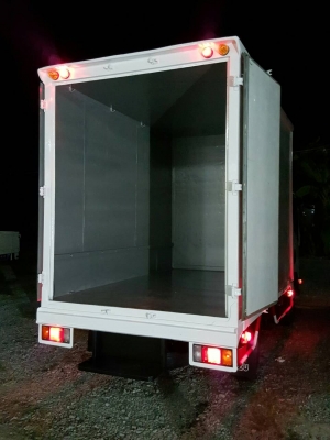 รถห้างมือเดียว (ELF NLR 130 ตู้บรรทุก) ปี 2010 รถเดิมไม่มีชน