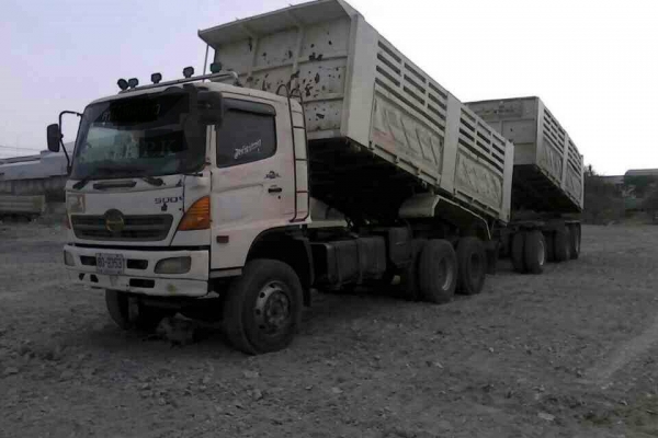 320 แรง ปี 47  ดั้มพ์แม่-ลูก สามมิตร  ราคา  1,850,000 บาท