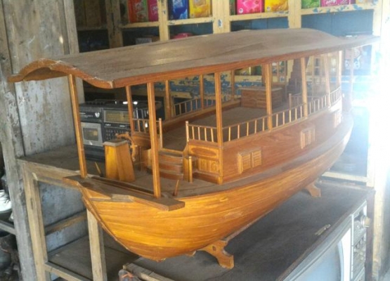 เรือไม้สักทองยุคเก่า ลำใหญ่ๆ สภาพครบสมบูรณ์ สวยเก่าเก็บ ยาว 46 นิ้ว กว้าง 16 นิ้ว สูง 19 นิ้ว
