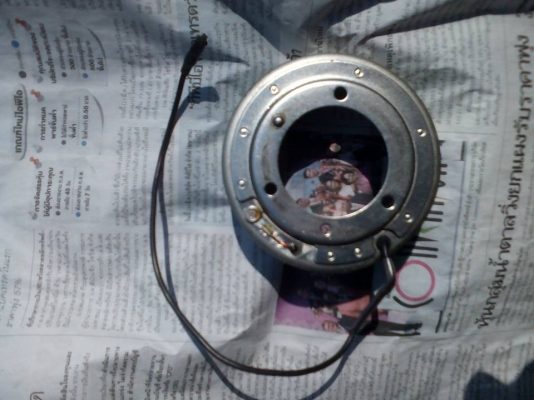 แม่เหล็กคอมแอร์ 508 เปลี่ยนใหม่มา 1 เดือน คอมแอร์เสียเลยถอดออก และซากคอมแอร์ 507 แกนเล็ก ทั้งลูก (คอมเสีย) แม่เหล็กและครัชใช้ได้ สภาพดีอยู่ อันนี้ราคา 250 บาท