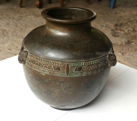 โถทองเหลืองลงหินโบราณ ยุคเก่ามากน้ำหนักดี ลวดลายสวยงามครับ