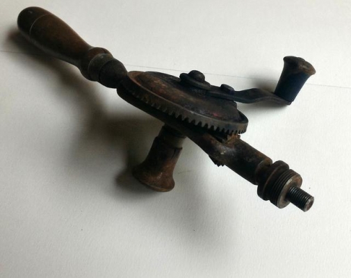 สว่านมือโบราณตัวที่1 สภาพดีใช้งานได้แข็งแรง เก่าสุดๆ นักสะสมห้ามพลาด