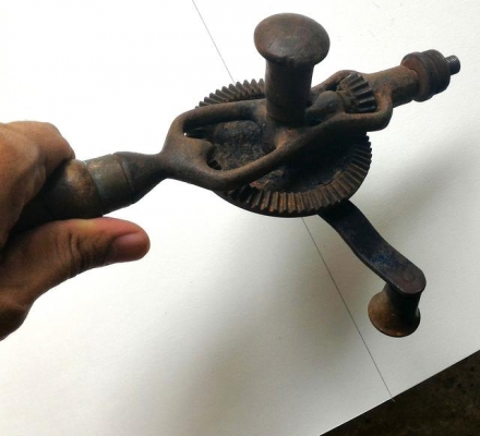 สว่านมือโบราณตัวที่1 สภาพดีใช้งานได้แข็งแรง เก่าสุดๆ นักสะสมห้ามพลาด