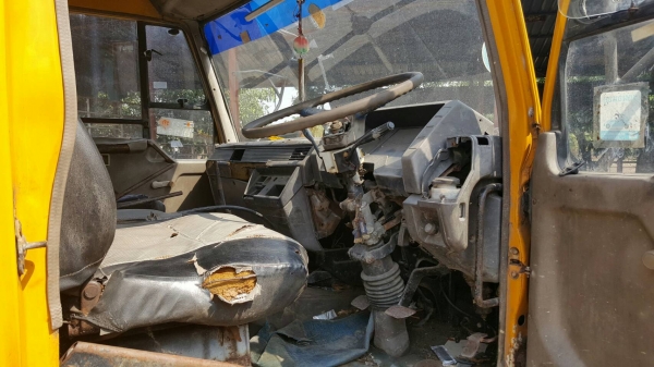 ขายรถ MITSUBISHI FUSO FK455 เหมาะสำหรับทำดั้มดิน เครื่อง6D14 165 แรงม้า เครื่องดี เกียร์ดี พวงมาลัยเพาเวอร์ คัสซีสวย(มีตำหนิอยู่ที่เดียว) ช่วงล้อ ยาว3.70เมตร กระบะดั้มสแตนเลส ราคา.350,000บาท โทร.080-1085007 บอล