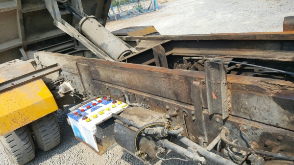 ขายรถ MITSUBISHI FUSO FK455 เหมาะสำหรับทำดั้มดิน เครื่อง6D14 165 แรงม้า เครื่องดี เกียร์ดี พวงมาลัยเพาเวอร์ คัสซีสวย(มีตำหนิอยู่ที่เดียว) ช่วงล้อ ยาว3.70เมตร กระบะดั้มสแตนเลส ราคา.350,000บาท โทร.080-1085007 บอล