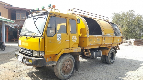 ขายรถ MITSUBISHI FUSO FK455 เหมาะสำหรับทำดั้มดิน เครื่อง6D14 165 แรงม้า เครื่องดี เกียร์ดี พวงมาลัยเพาเวอร์ คัสซีสวย(มีตำหนิอยู่ที่เดียว) ช่วงล้อ ยาว3.70เมตร กระบะดั้มสแตนเลส ราคา.350,000บาท โทร.080-1085007 บอล