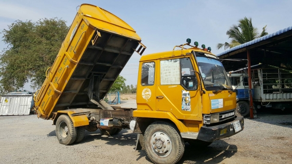 ขายรถ MITSUBISHI FUSO FK455 เหมาะสำหรับทำดั้มดิน เครื่อง6D14 165 แรงม้า เครื่องดี เกียร์ดี พวงมาลัยเพาเวอร์ คัสซีสวย(มีตำหนิอยู่ที่เดียว) ช่วงล้อ ยาว3.70เมตร กระบะดั้มสแตนเลส ราคา.350,000บาท โทร.080-1085007 บอล