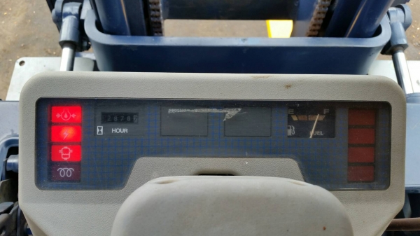 ขายด่วนรถยกKOMATSU FD25-11ดีเซลยก2.5ตันเสาสูง4เมตรยางตัน4เส้นรถนอกนำเข้ายังไม่เคยใช้งานในเมืองไทยเลย