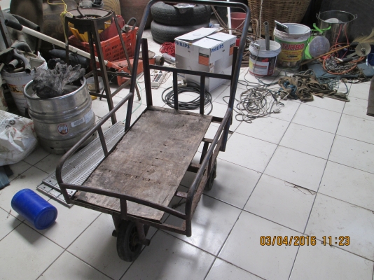 รถเข็นเล็กน่ารัก/แข็งแรง/ขาย500บาท สนใจ 081-585-6957