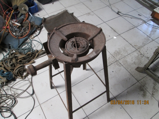 เตาสูงตามสภาพ 400บาท  ชายถูกครับ