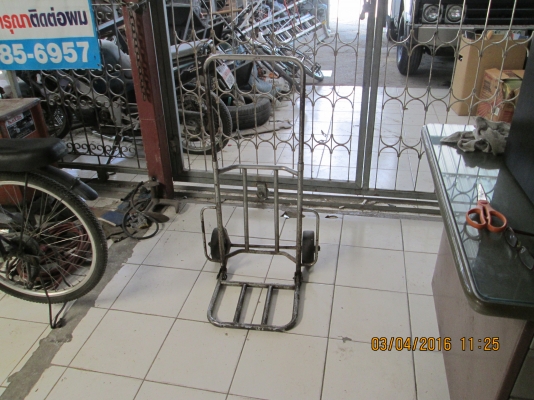 รถเข็นเล็กน่ารัก/แข็งแรง/ขาย500บาท สนใจ 081-585-6957