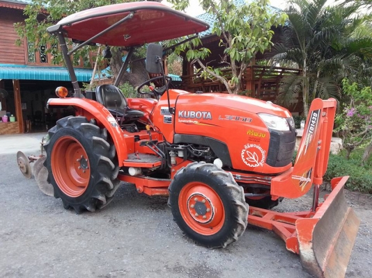 คูโบต้า L3008 4 WD ใบมีดตราช้าง