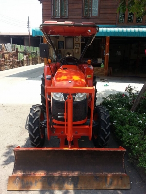 คูโบต้า L3008 4 WD ใบมีดตราช้าง