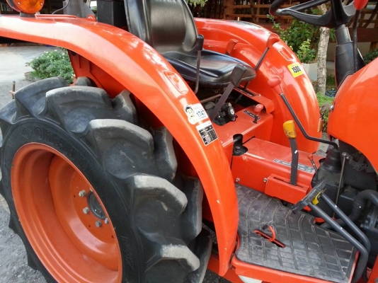 คูโบต้า L3008 4 WD ใบมีดตราช้าง