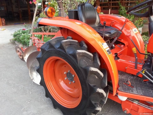 คูโบต้า L3008 4 WD ใบมีดตราช้าง