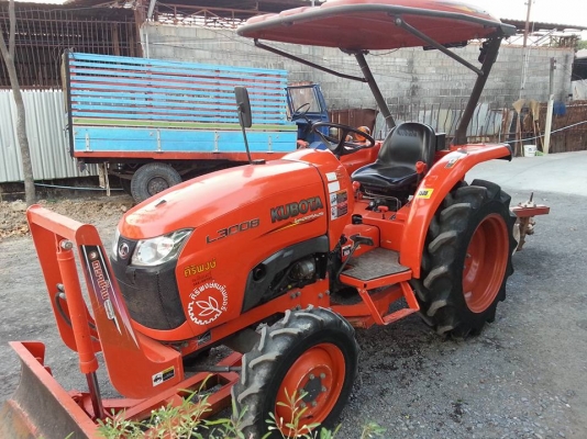 คูโบต้า L3008 4 WD ใบมีดตราช้าง