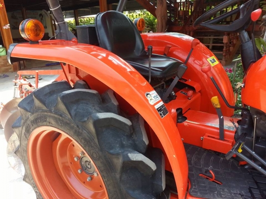 คูโบต้า L3008 4 WD ใบมีดตราช้าง