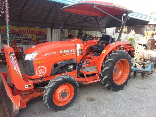 คูโบต้า L3008 4 WD ใบมีดตราช้าง