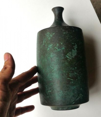 โถแจกันทองเหลืองโบราณ เก่าสนิมเขียวธรรมชาติ หนาและหนักมาก ควรค่าแกการสะสม