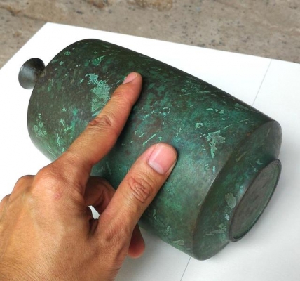 โถแจกันทองเหลืองโบราณ เก่าสนิมเขียวธรรมชาติ หนาและหนักมาก ควรค่าแกการสะสม