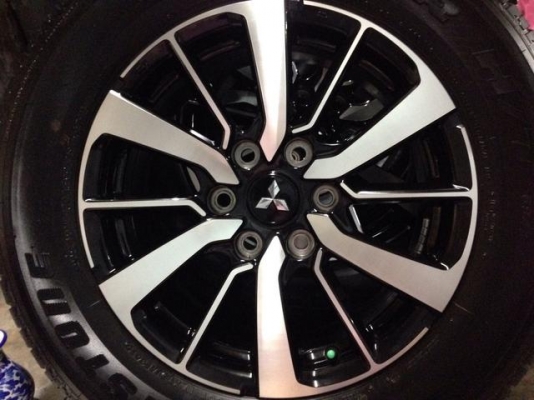 ล้อขอบ18ป้ายแดง มิตซู นิวปาเจโร่ พร้อมยาง 265-60-18