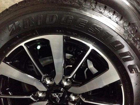 ล้อขอบ18ป้ายแดง มิตซู นิวปาเจโร่ พร้อมยาง 265-60-18