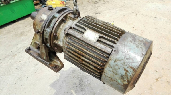 Sell>> มอเตอร์เกียร์ Sumitomo Cyclo Drive 25 HP. 380V. ทด 1:21 เพลาออกประมาณ 70 RPM. วิ่งเงียบพร้อมใช้งาน!! (สีเดิมๆ