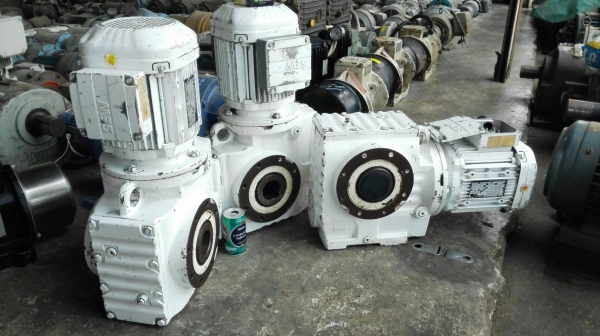 ** เหลือ 1 ลูก!! ** มอเตอร์เกียร์ Sew Eurodrive 2 HP 380V ทด 1 : 97 ความเร็วรอบ 14 RPM. งานกริ้บๆใหม่ๆสแปรโรงงานสภาพ 98\%