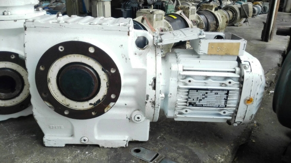 ** เหลือ 1 ลูก!! ** มอเตอร์เกียร์ Sew Eurodrive 2 HP 380V ทด 1 : 97 ความเร็วรอบ 14 RPM. งานกริ้บๆใหม่ๆสแปรโรงงานสภาพ 98\%