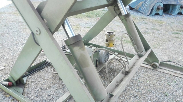 Sell>> X-lift ยกของขนาด 5 ตัน. สภาพสวยของใหม่เก่าเก็บระบบไฟกับปั้มไฮดรอลิคเดินดีมาก ฐานกว้าง 210&times;280 cm. สวยสด