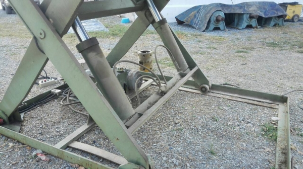 Sell>> X-lift ยกของขนาด 5 ตัน. สภาพสวยของใหม่เก่าเก็บระบบไฟกับปั้มไฮดรอลิคเดินดีมาก ฐานกว้าง 210&times;280 cm. สวยสด